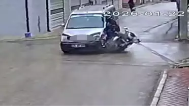 Eskişehir'de Kurye Motosiklet Kazası: Panelvan Çarpması Sonucu Ağır Yaralı