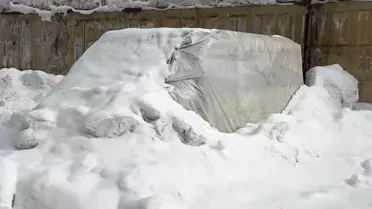 Yüksekova’da Kış Şartları Sertleşiyor: Buz ve Karla Mücadele Zorluğu