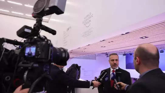 Davos'ta Hakan Fidan, Gazze Barış Kurulu İmza Töreninin Sonuçlarını Değerlendirdi
