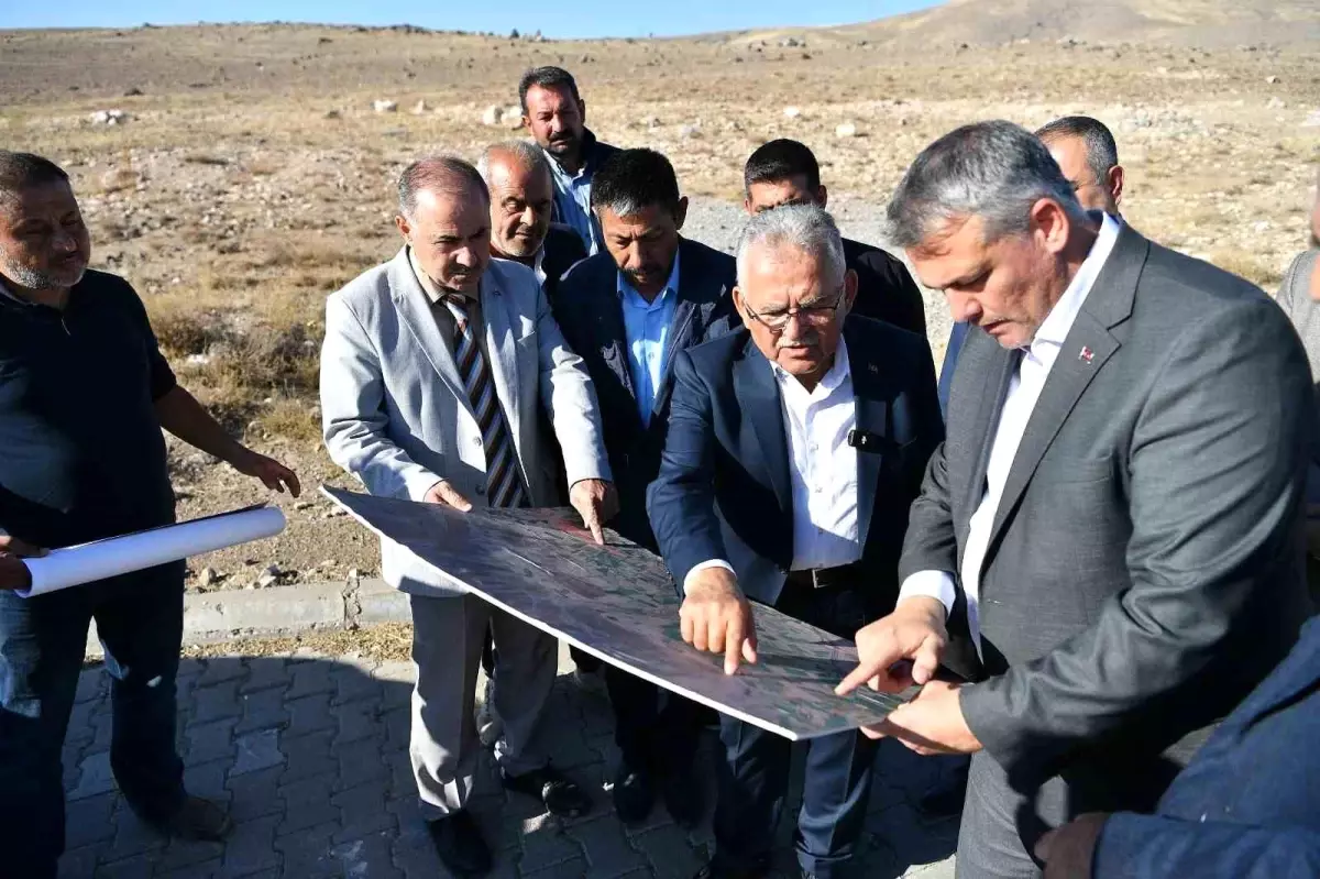 Kayseri Büyükşehir Belediyesi, 108 Milyon TL'lik Kırsal Ulaşım Projesiyle 290 Bin Metrekareye Kilitli Parke Döşedi