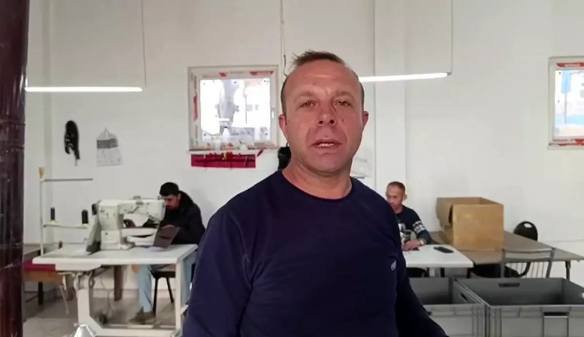 Develi atölyesinde çanta üretimi