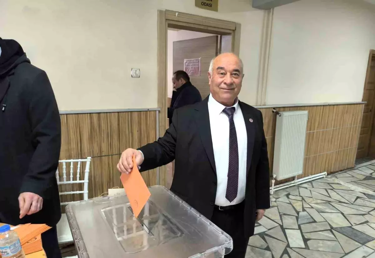 Şuhut’ta Şoför ve Otomobilci Esnafı Yeni Başkan Mahmut Öz ile Yeniden Seçildi