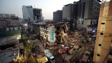 Karaçi Alışveriş Merkezinde Büyük Yangın: 60 Ölü