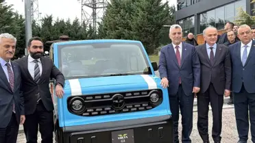 Bakan Bolat, Düzce'de Üretilen Volta V1 Elektrikli Aracı İnceledi