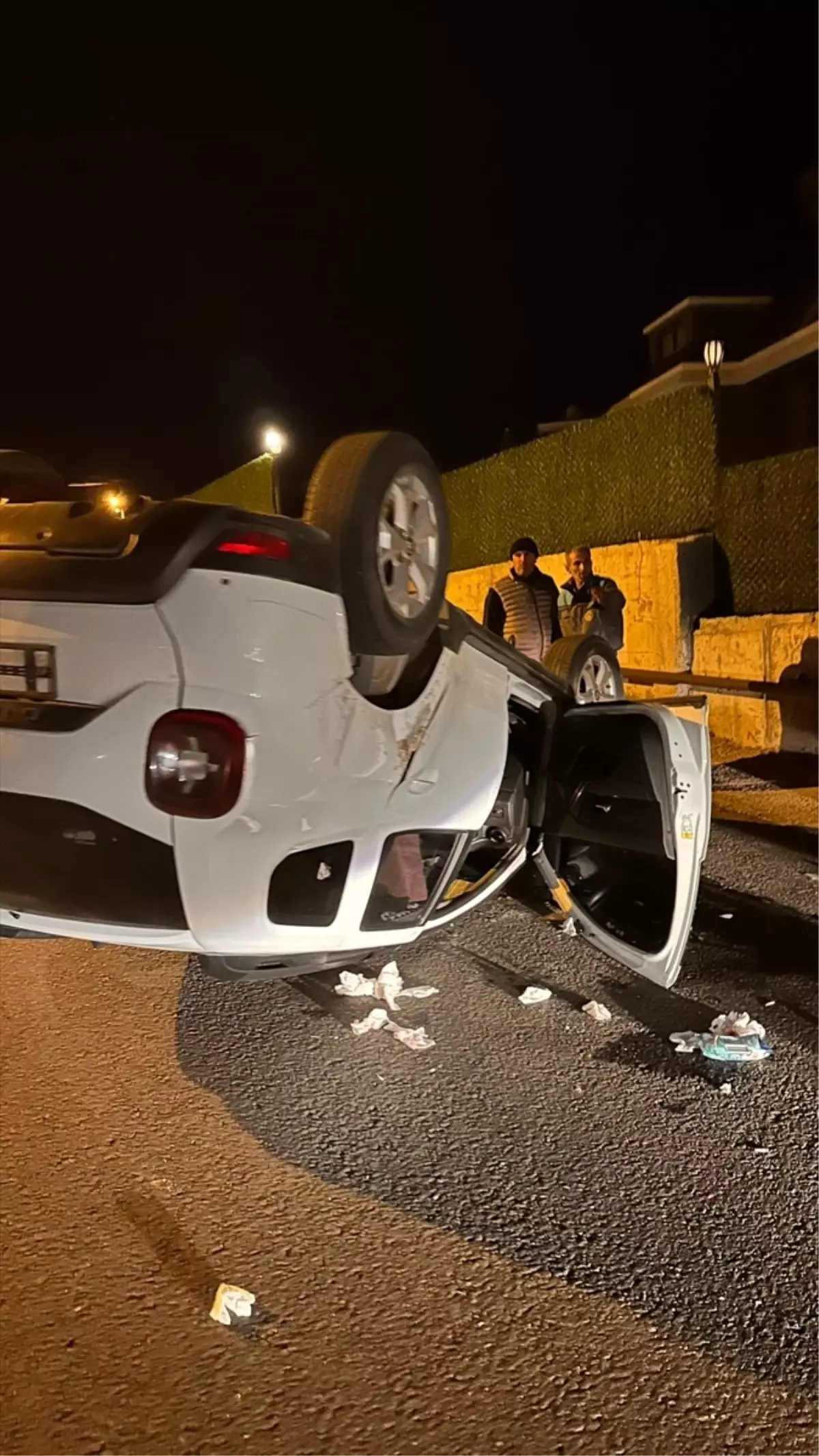 Alanya’da Takla Atan Otomobil Sürücüsü Hastaneye Kaldırıldı