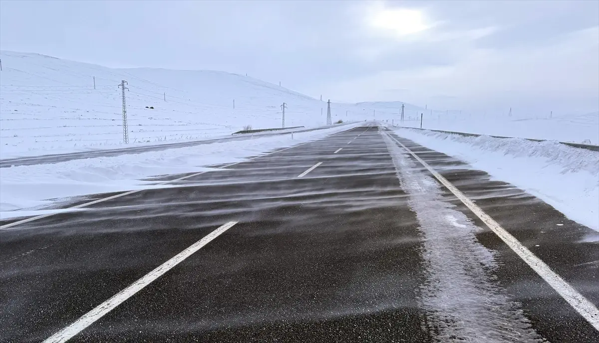 Ardahan’da kar ve tipi etkili