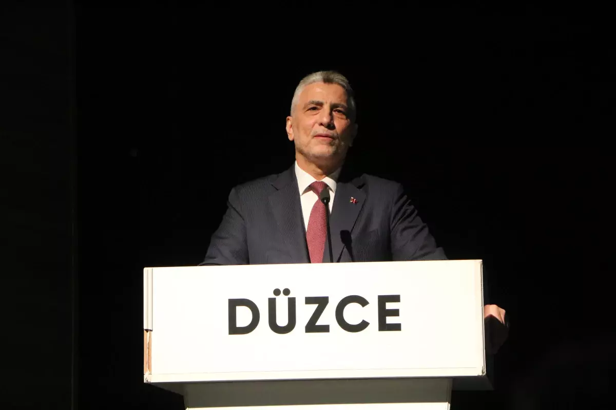 Bakan Bolat Düzce esnafına destek verirken