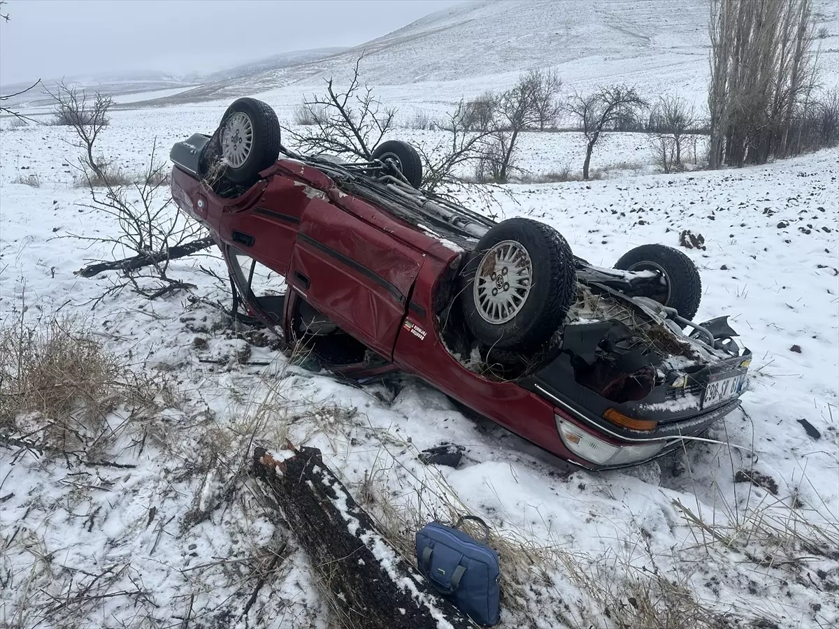 Alaca’da devrilen otomobilin görüntüsü