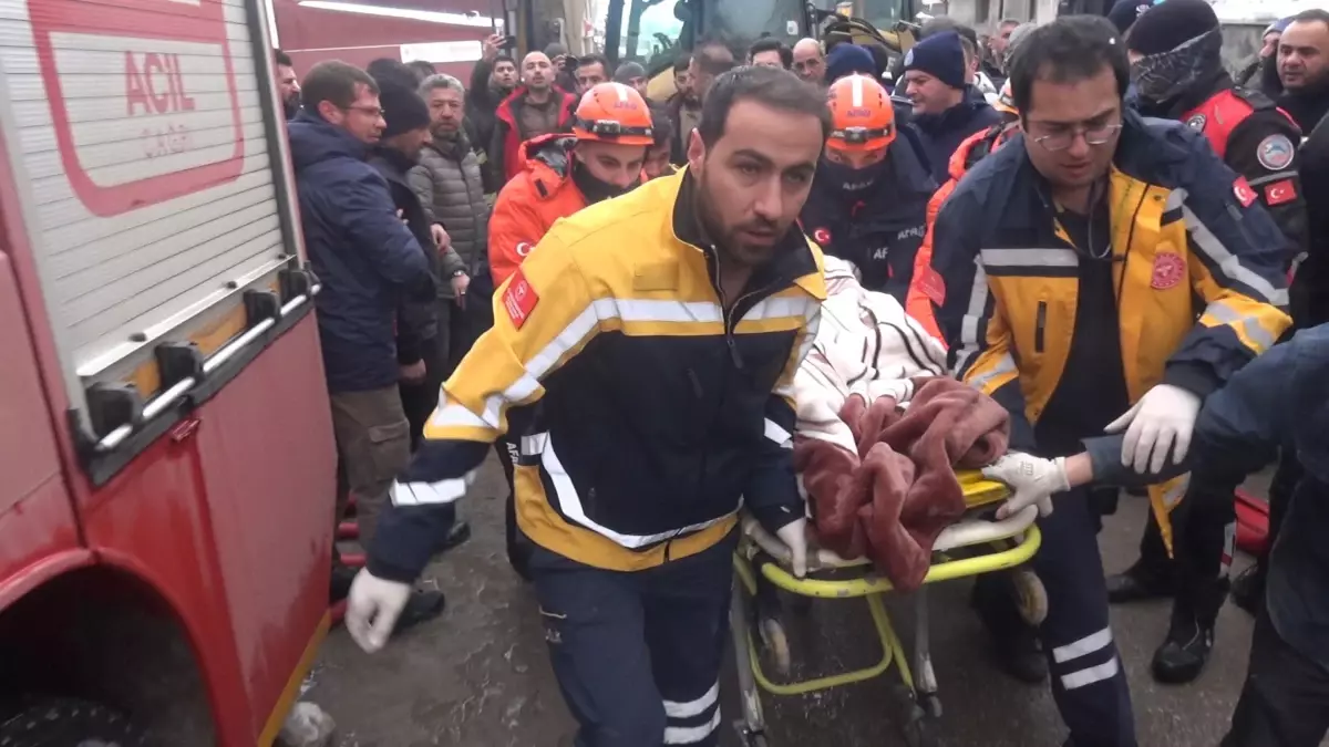 Erzurum'da Mobilya Atölyesinde Çıkan Yangın 3 İşitme Engelli Çocuğu Yalnız Bıraktı