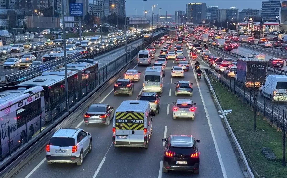 İstanbul akşam trafiği yoğunluğu