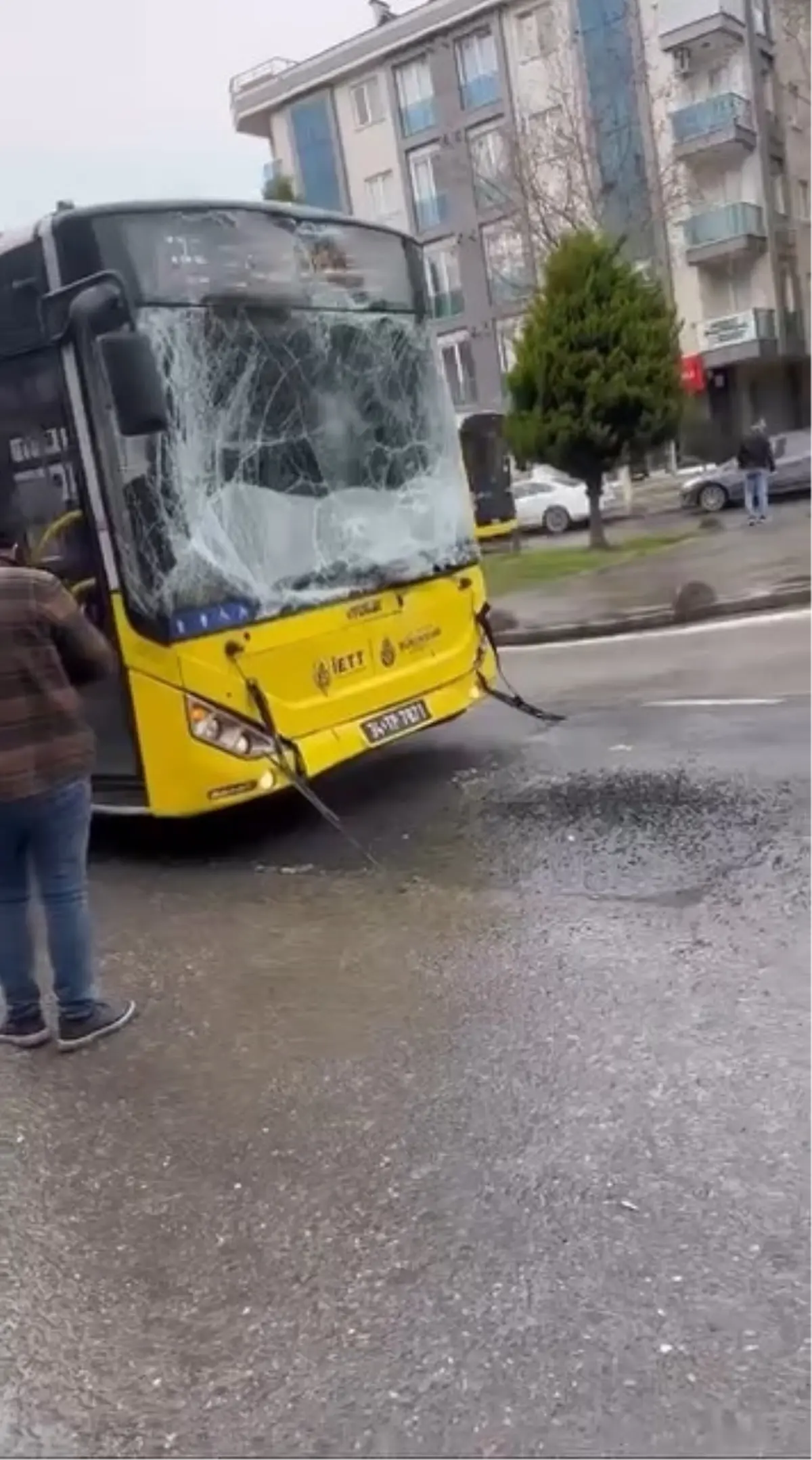 Sancaktepe’de İETT Otobüsleri Çarpıştı: Birkaç Yaralı