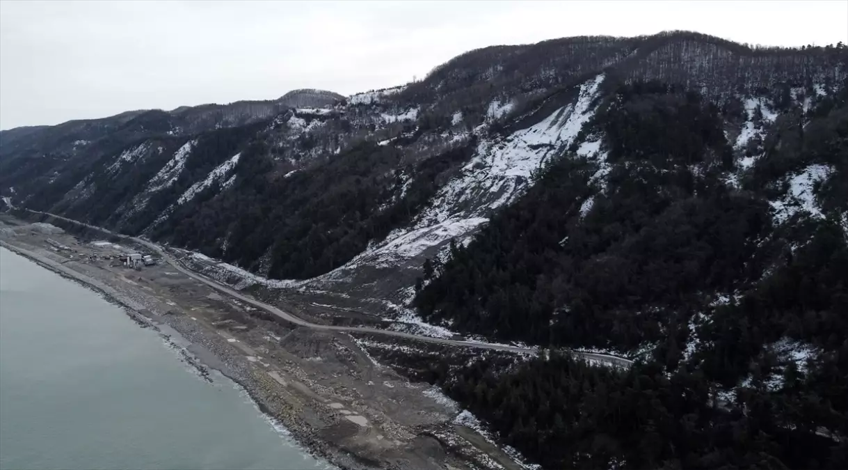 Sinop-Ayancık karayolunda heyelan riski