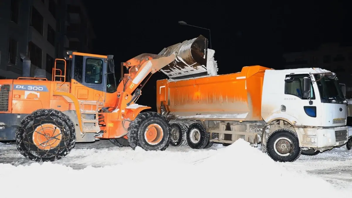 Van’da Kar Yağışı Sonrası 146 Köy Yolu Tekrar Açıldı