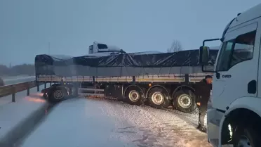Afyonkarahisar’da Yoğun Kar Yağışı Ulaşımı Felç Etti