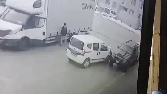 Düzce Muayene İstasyonunda Çarpışma: Üç Araç Hasar Aldı