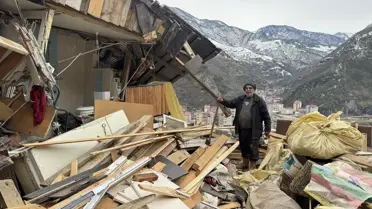 Artvin'in Borçka İlçesinde Heyelan Felaketi: Ev ve Ahır Yok Oldu