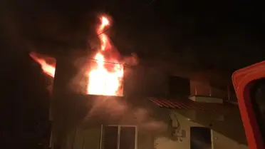 Boyabat’ta Çıkan Yangın İki Katlı Ahşap Evi Harap Etti