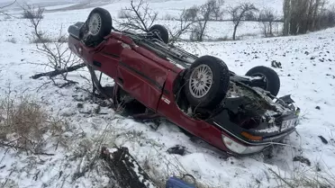 Alaca’da Tarlada Devrilen Otomobilde 4 Kişi Yaralandı