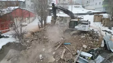 Erzurum’da Metruk Binaların Yıkımı Hız Kesmeden Sürüyor