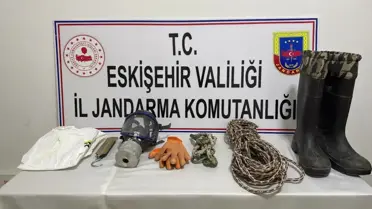 Eskişehir Alpu’da İzinsiz Define Kazısı Yapan 8 Şüpheli Gözaltına Alındı