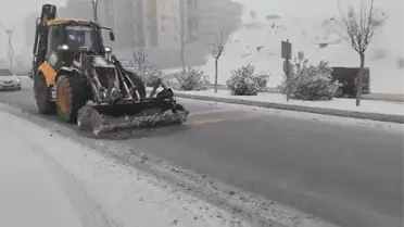 Gaziantep’te Şiddetli Kar Yağışı Trafiği Felçledi: 3.500 Personel Görev Başında