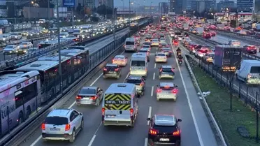 İstanbul’da Akşam Trafiği Yoğunluğu %83’e Ulaştı: Sürücüler Alternatif Rotaları Tercih Ediyor