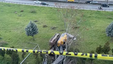 İzmir Buca'da Tır Viyadükten Düştü: 3 Kişi Yaralı
