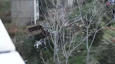 İzmir'de Fren Boşalan Tır, Viyadükten Düşerek Kamyonete Çarptı