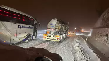 Osmaniye'de Kar Yağışıyla Mücadele: Ekipler Zorlu Koşullarda Yol Açıyor