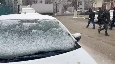 Şanlıurfa’da Kar Fırtınası Şehri Beyaza Döndürdü