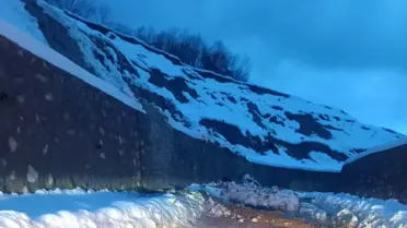 Sinop’ta Türkeli’de Şiddetli Kar Yağışı Sonrası Toprak Kayması Grup Yolunu Kapattı