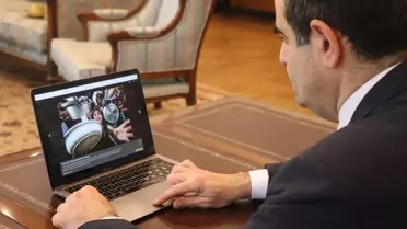 Türkiye'nin Pekin Büyükelçisi Selçuk Ünal, Yılın Kareleri Oylamasını İnceledi