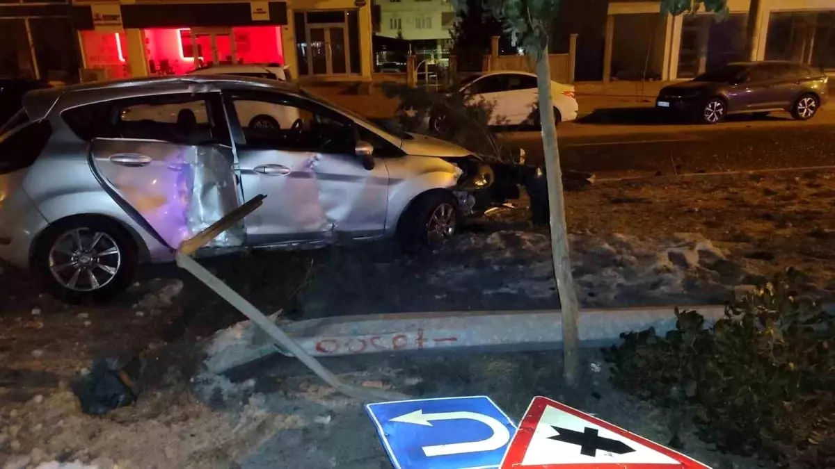 Mardin'de refüje çarpan otomobil