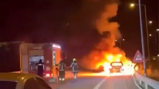 Bursa’da Seyir Halindeki Araçta Motor Yangını: Araç Kullanılamaz Hale Geldi