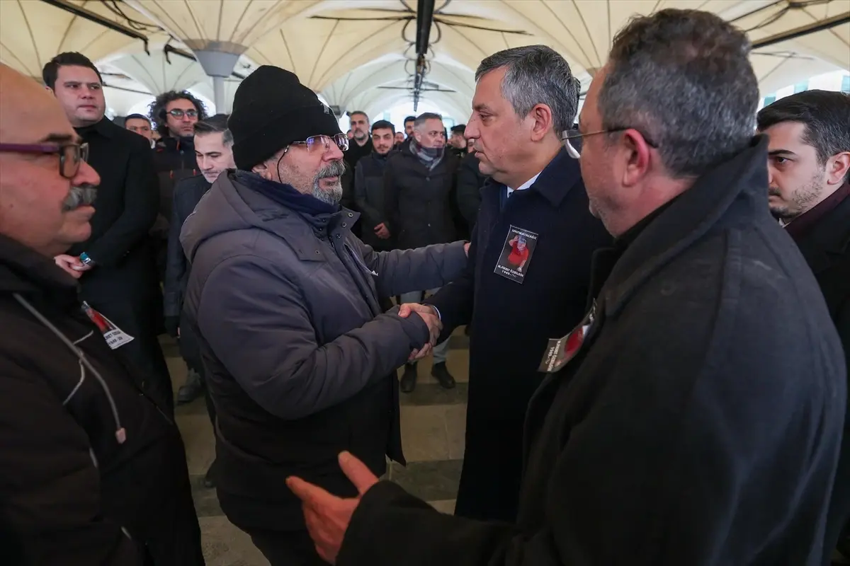 Özgür Özel cenaze töreninde