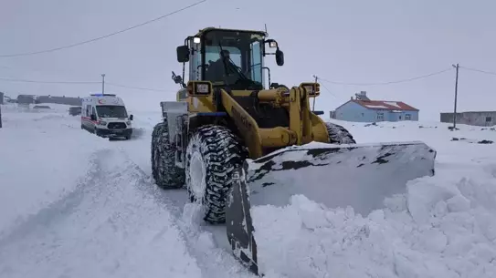 Kars’ta Kar Fırtınası: 2 Yaşındaki Adar Acil Servise Ulaştırıldı