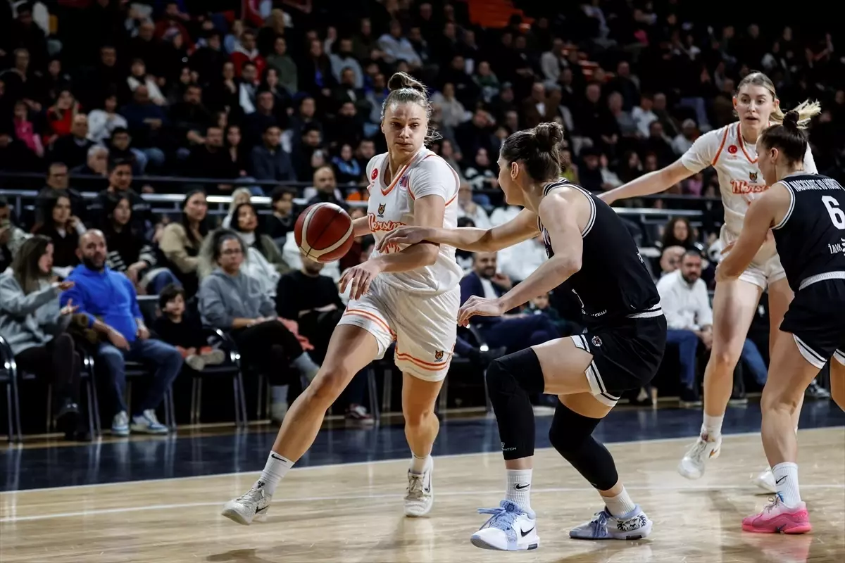 Mersin ÇBK çeyrek finale çıkışını kutluyor