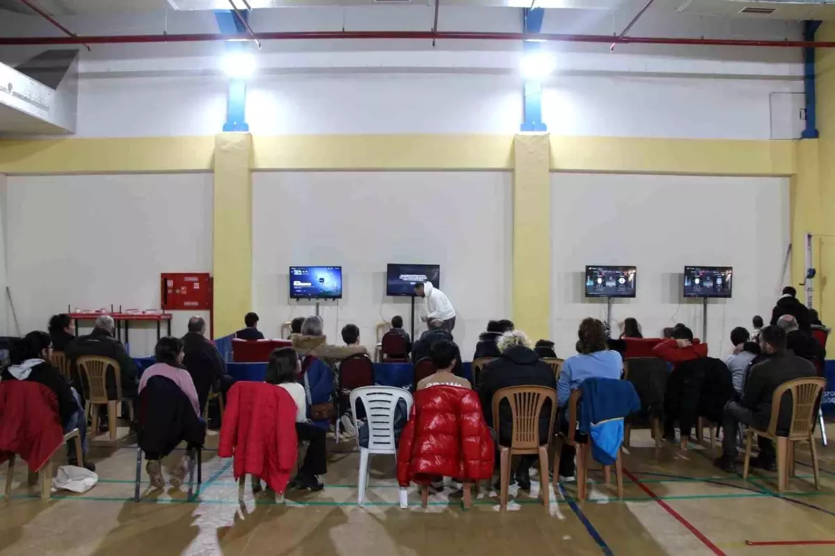 Düzce'de PlayStation turnuvası katılımcıları