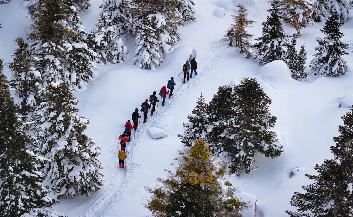 Aladağlar’da Kış Macerası: Dağcılar Karla Kaplı Zirveleri Fethetti