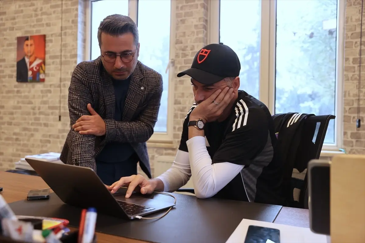 Gaziantep FK Teknik Direktörü Burak Yılmaz