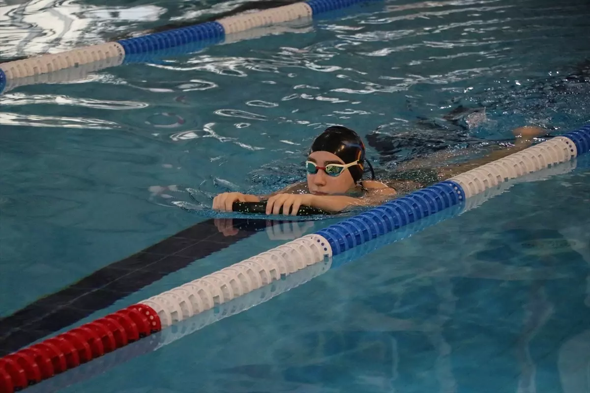 Tekirdağlı Yüzücü Melisa Zobar, 4 Madalya ile Milli Takım Seçmelerine Hazırlanıyor