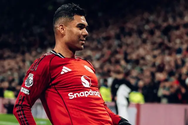 Casemiro'nun Manchester United formasıyla antrenman görüntüsü