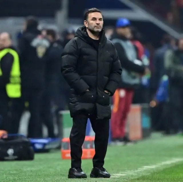 Okan Buruk'un ayakkabılarının detay fotoğrafı