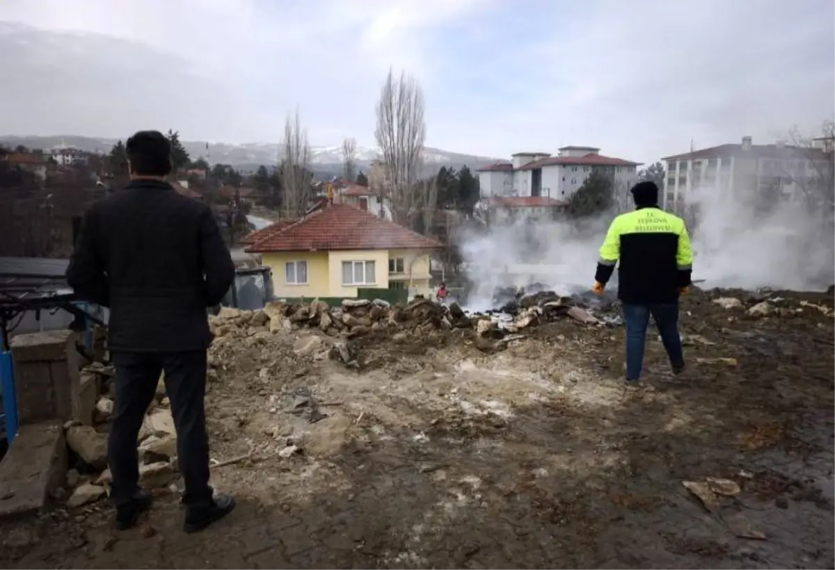 Yangın sonrası Burdur Yeşilova evinin dış görünümü