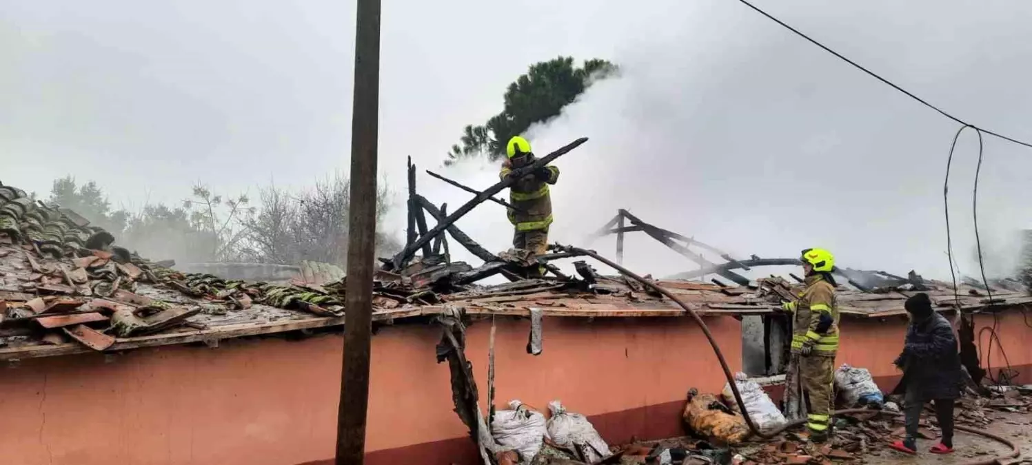 Köteyli Mahallesi'nde yanmış müstakil ev