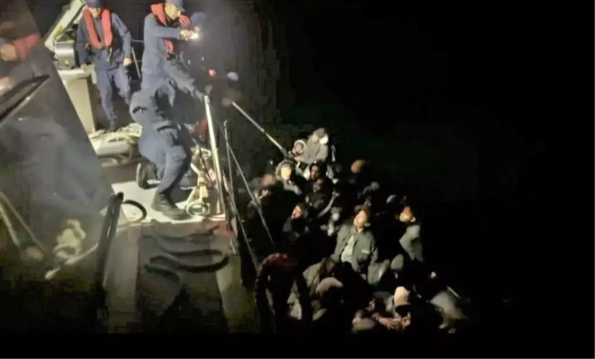 Seferihisar’da 43 Düzensiz Göçmen Botta Yakalandı