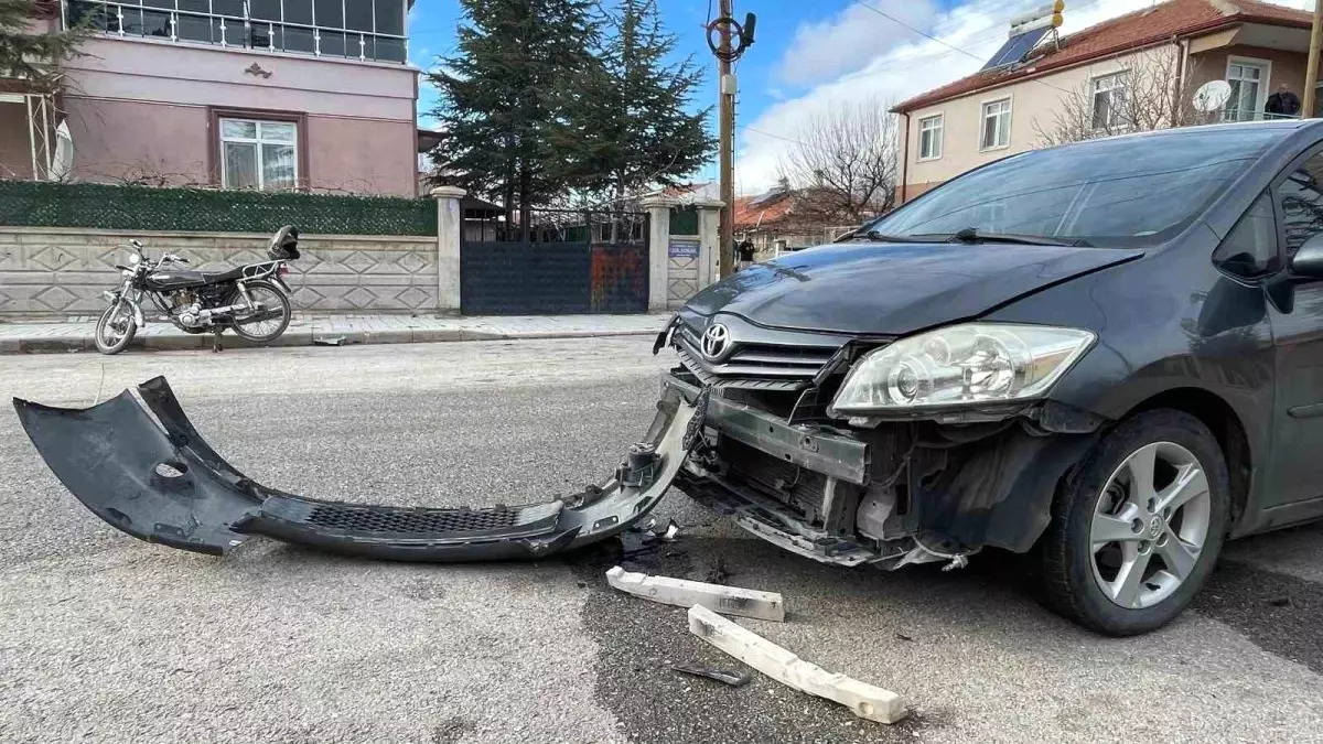 Karaman’da Trafik Kazası: Motosiklet Sürücüsünün Çenesi Kırıldı