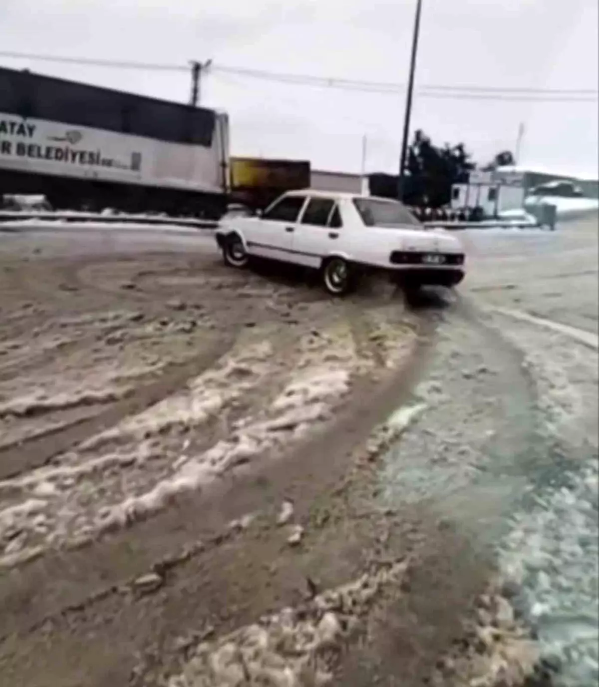 Hatay’da Karda Drifte Yakalanan Tofaş Sürücüsüne 63.879 TL Ceza ve 60 Gün Ehliyet Durduruldu