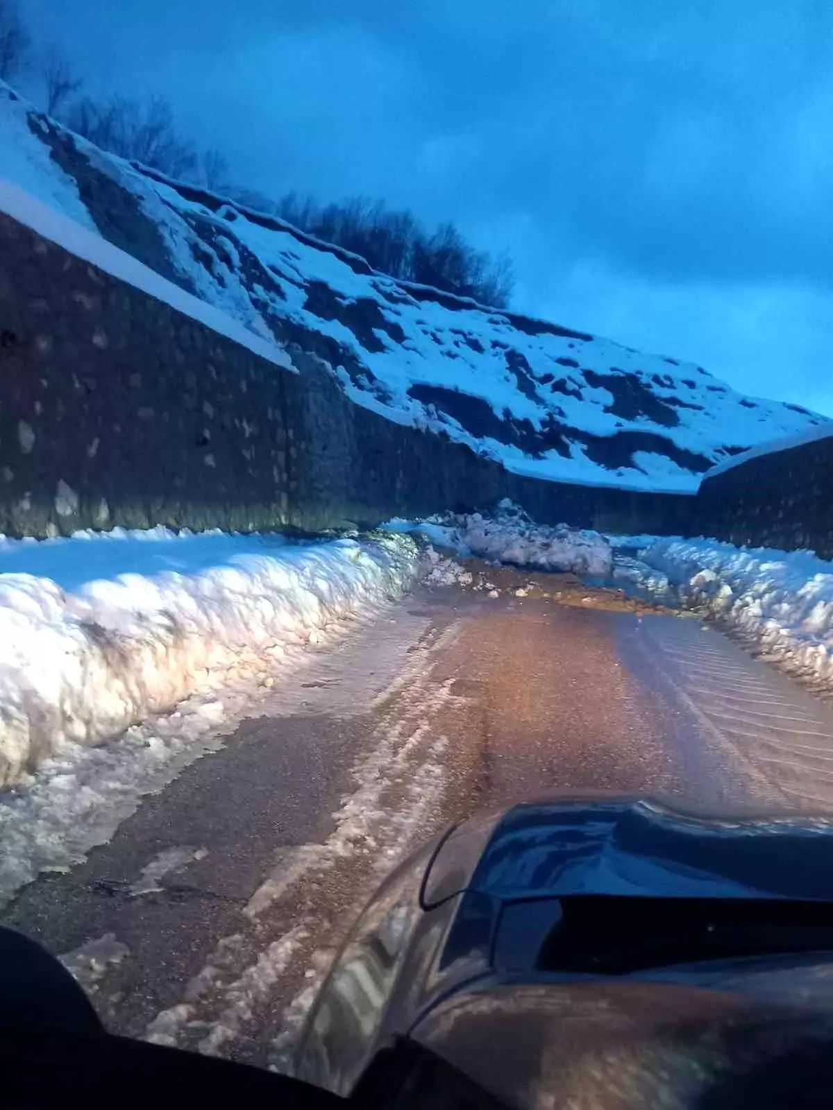 Sinop Türkeli'de Heyelan Yol Kapandı: Düzler‑Celaller Grubu Trafiğe Kapandı