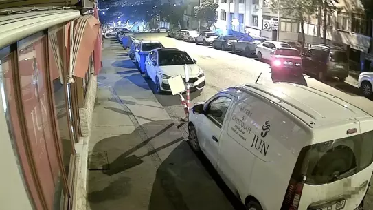 Karabük’te Alkollü Sürücü, Park Halindeki Beş Araca Çarptı ve Kaçtı